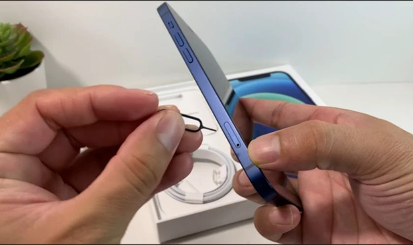 Cách chuyển từ eSIM sang SIM vật lý trên iPhone 17