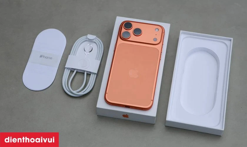 điện thoại iphone cũ đ&atilde; k&iacute;ch hoạt c&ograve;n nguy&ecirc;n hộp, phụ kiện