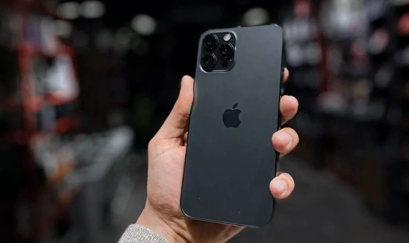 iPhone 14 Pro Max màu Space Black mang phong cách đen bóng cổ điển