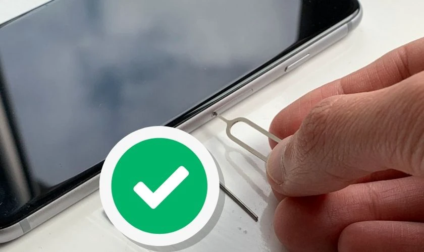 Tháo và lắp lại SIM đúng cách