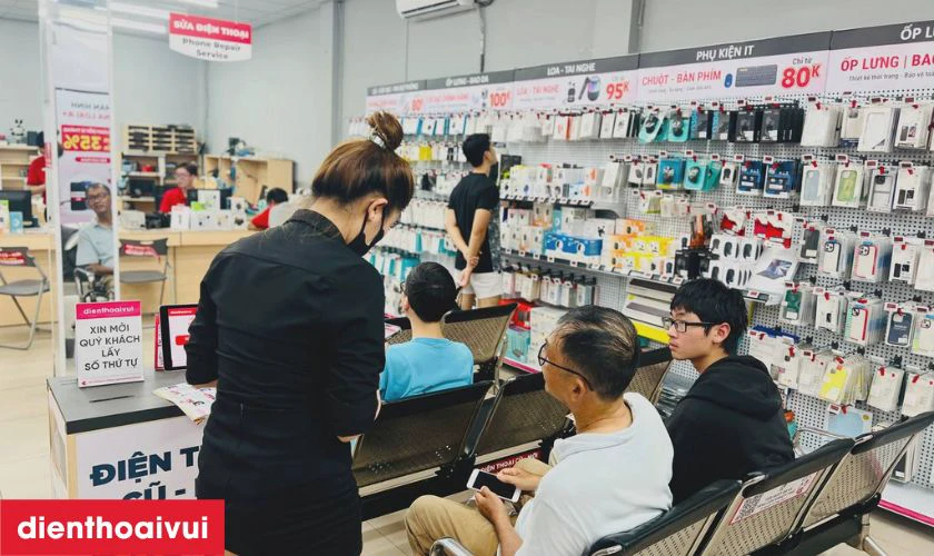 Mua điện thoại iPhone 7 32GB cũ đẹp - Jet Black ở đâu uy tín?