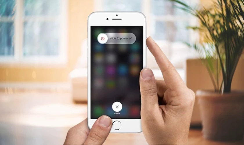 Cần làm gì nếu iPhone 7 rơi vào nước?