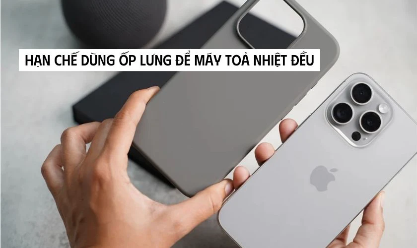 Cách khắc phục iPhone khởi động lại liên tục - Tháo ốp lưng