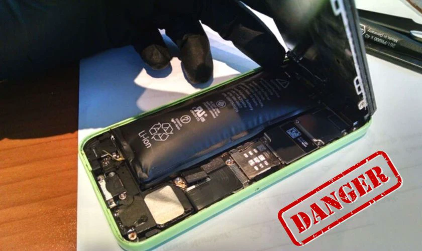 Pin iPhone bị chai nên sạc không vào, không lên % pin