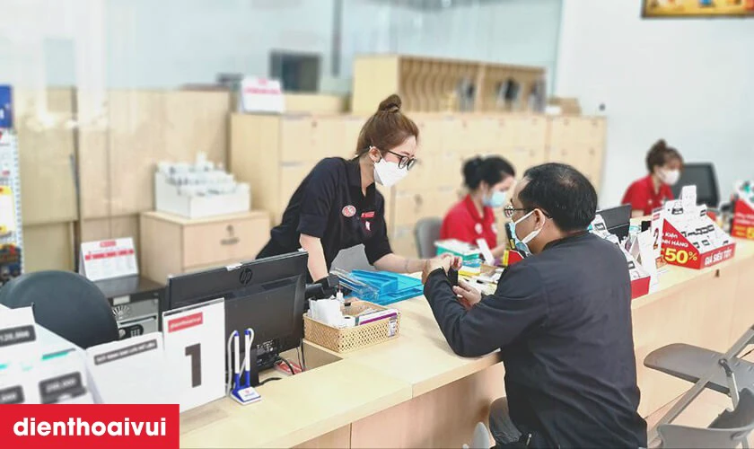 iPhone luôn được kỹ thuật viên kiểm tra cấu hình trước khi lên kệ cho khách hàng mua sắm
