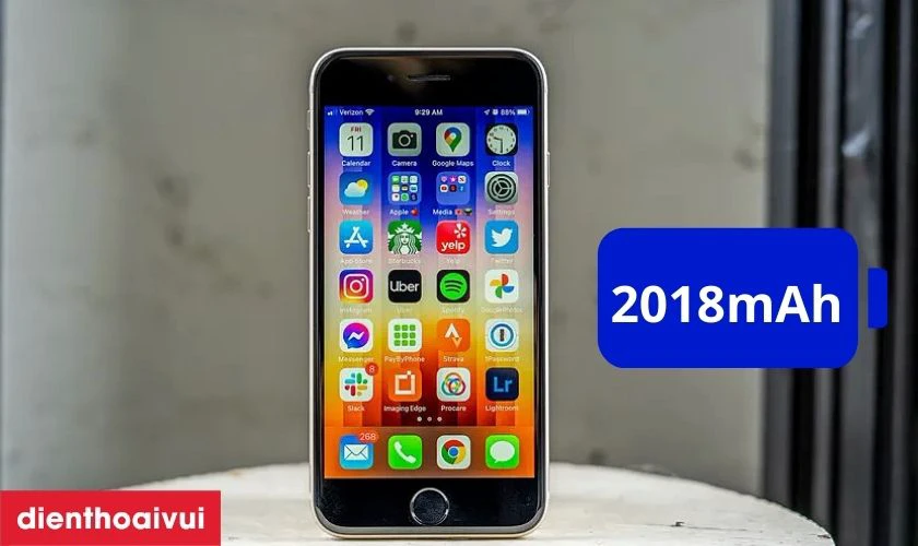 iPhone SE 2022 sở hữu viên pin 2018 mAh