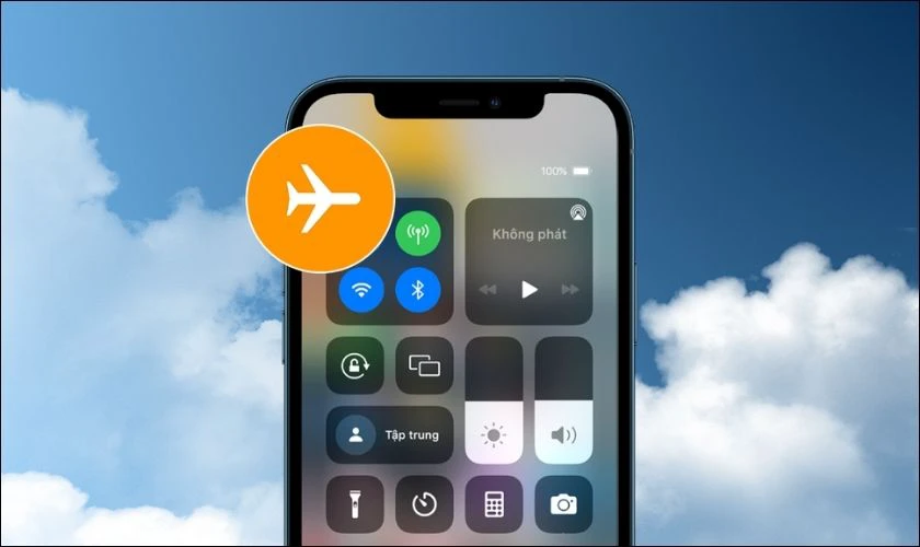 Bật/tắt chế độ máy bay khắc phục lỗi iPhone bắt sóng yếu