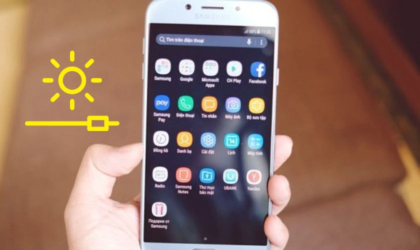 Bật độ sáng màn hình cao làm cho J7 Pro hao pin