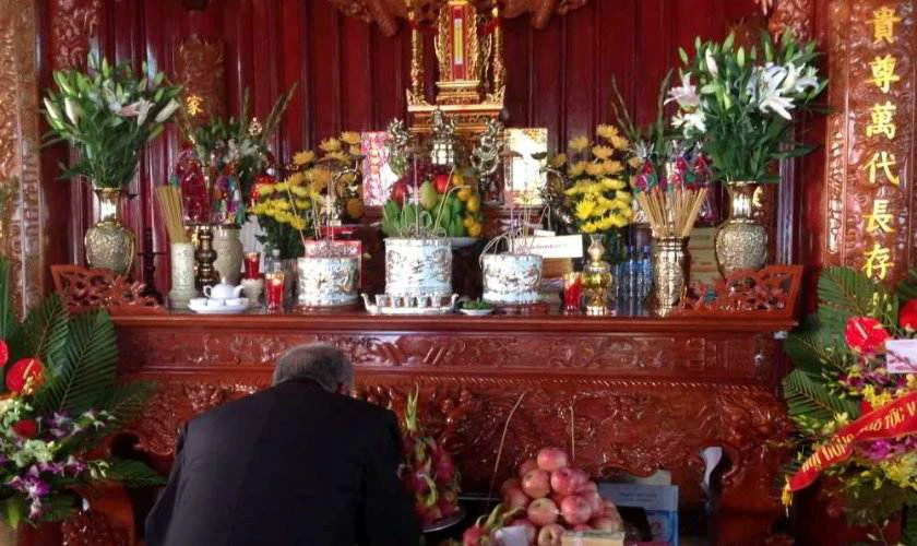 Không có bàn thờ thần tài thì cúng ở đâu 2026?