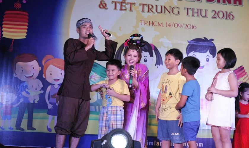 Dẫn chương trình trò chơi đêm Trung thu