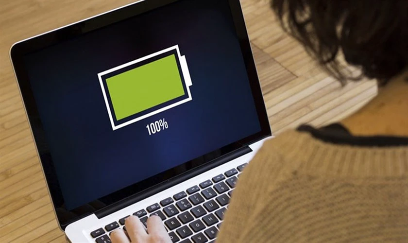 Có nên cắm sạc laptop để pin ở mức 100% không?