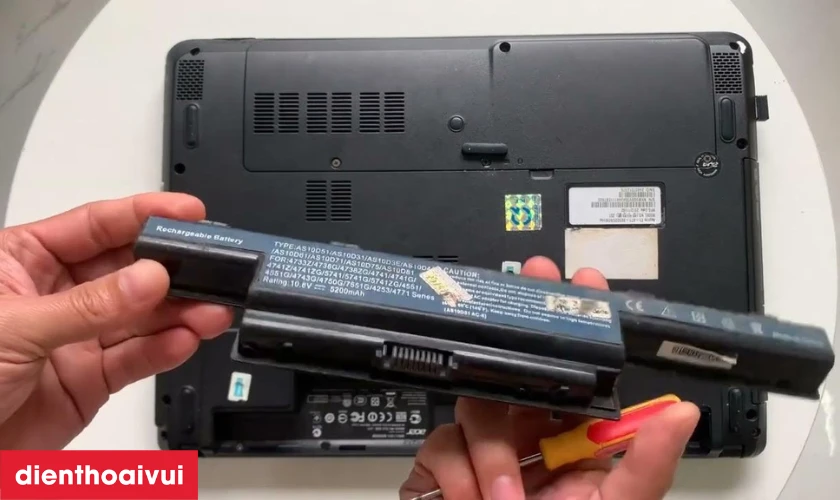 Thay pin laptop HP mới