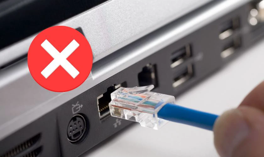 Cách bảo vệ laptop không bị sét đánh khi mưa bão