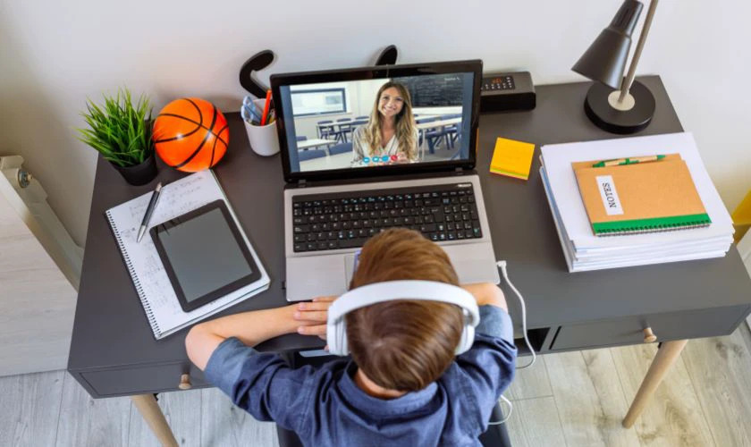 Laptop cho học sinh cấp 1 có cần thiết không?