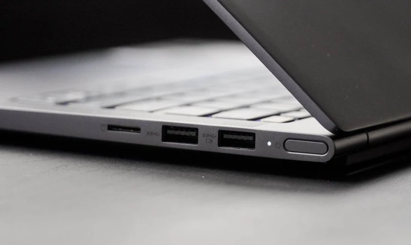 Lưu ý khi mua laptop cho sinh viên báo chí
