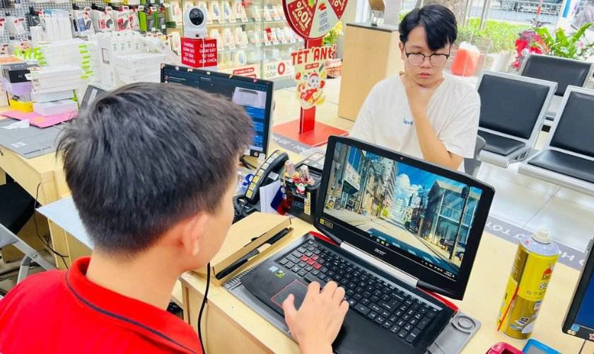Địa chỉ mua laptop cho sinh viên báo chí