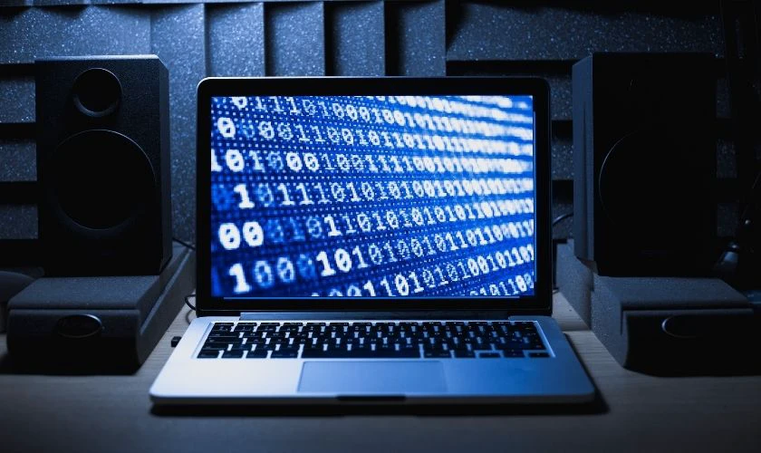 Laptop cho sinh viên lập trình IT mua máy cũ được không?