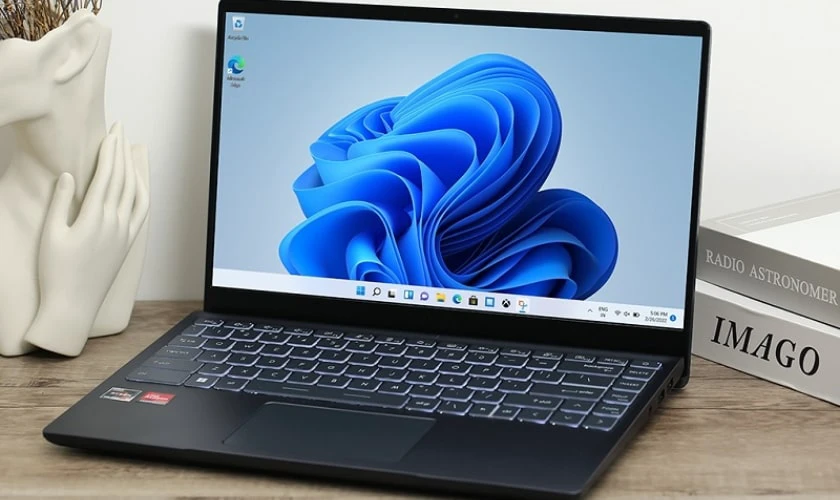 Laptop cho sinh viên luật mua máy cũ được không