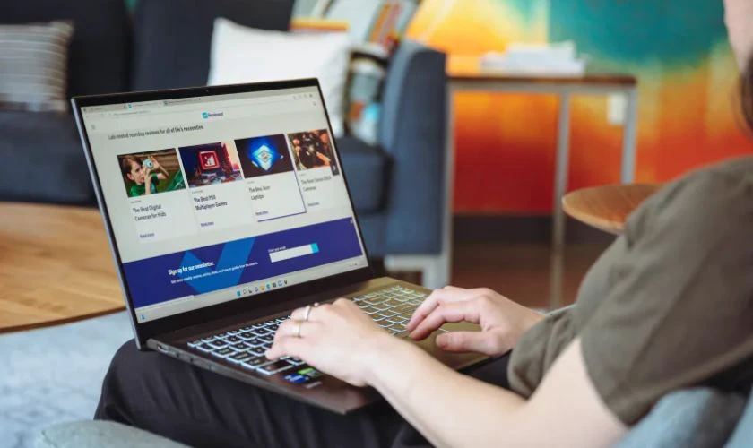 Tiêu chí chọn laptop cho sinh viên quản trị kinh doanh