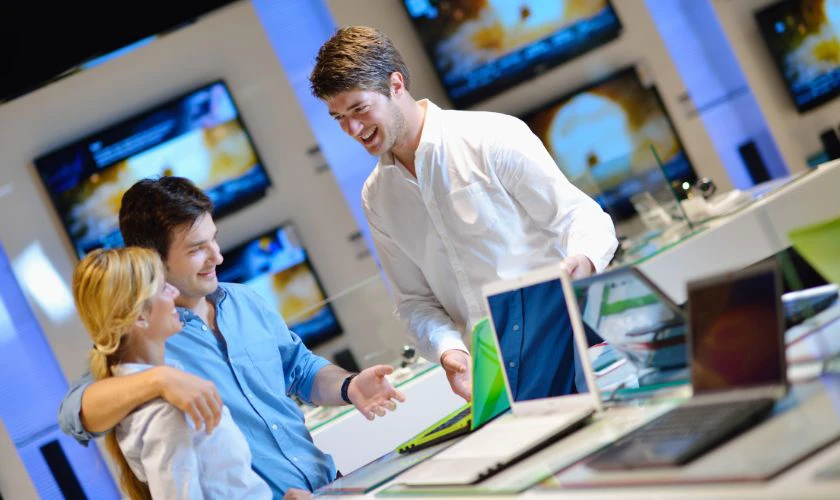 Laptop cho sinh viên sư phạm nên mua cũ hay mới?