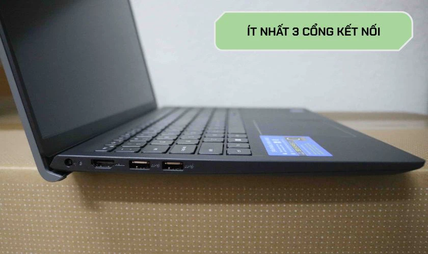 Ít nhất 3 cổng kết nối cho laptop sinh viên thương mại điện tử