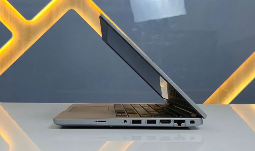 Dell Latitude 5420 - Giá khoảng 9.500.000đ