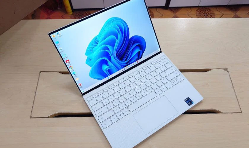 XPS 13 9310 gây ấn tượng với màn hình viền siêu mỏng InfinityEdge