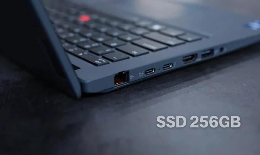 SSD 256GB đủ rộng rãi để lưu tài liệu