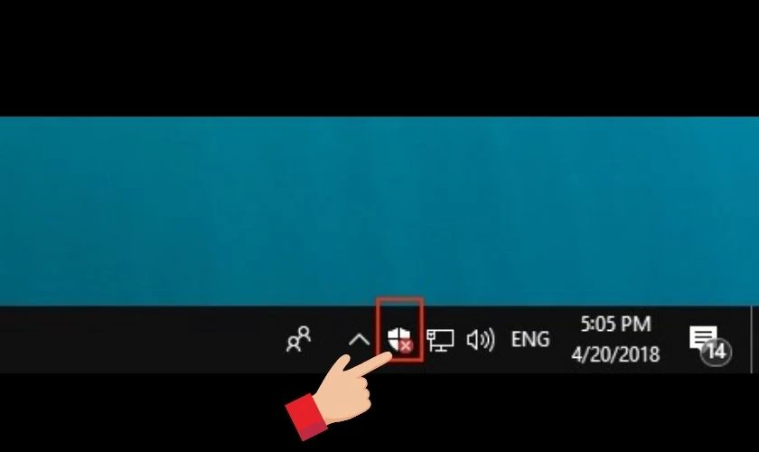 Bấm chọn vào biểu tượng cái khiến trên thanh công cụ để mở nhanh Windows Defender
