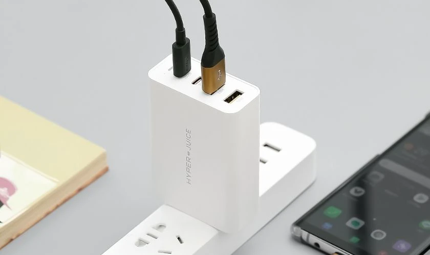 Cường độ dòng điện trên Adapter và sạc là gì?