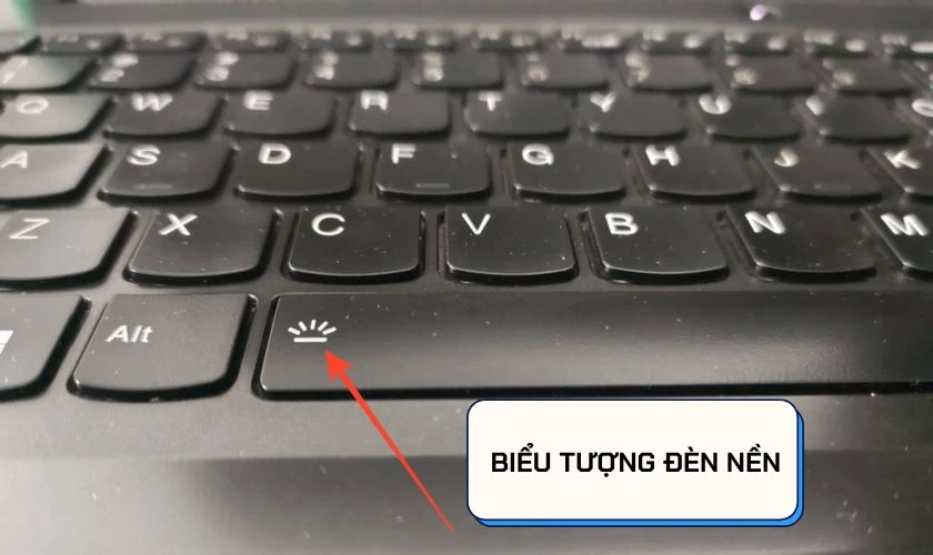 Đảm bảo phím Spacebar có biểu tượng đèn nền