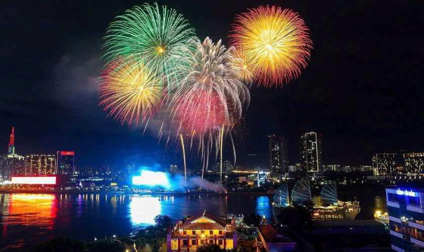 Tham gia các sự kiện lễ hội, bắn pháo hoa