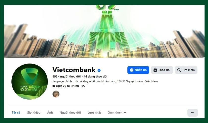 Theo dõi fanpage hoặc ứng dụng Vietcombank