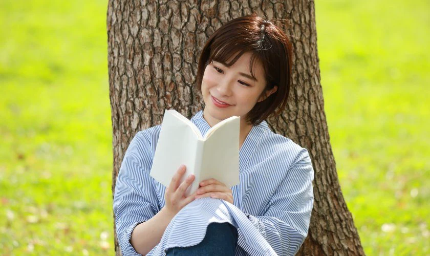 Xem phim, đọc sách