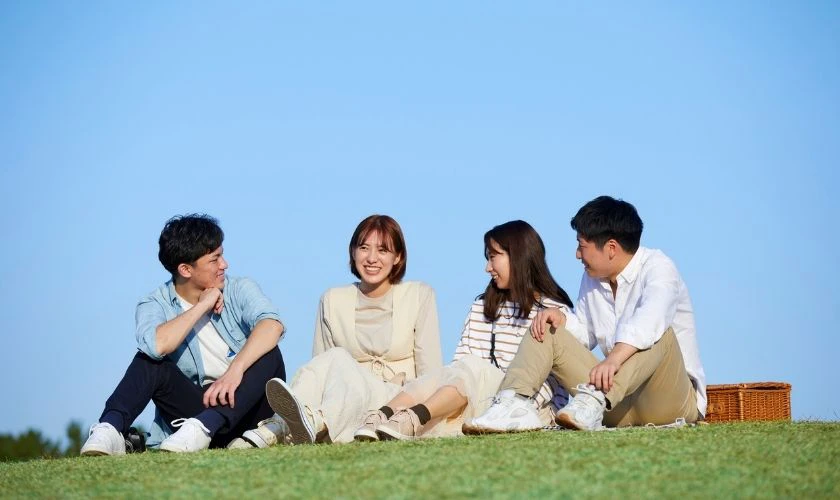 Gặp gỡ bạn bè