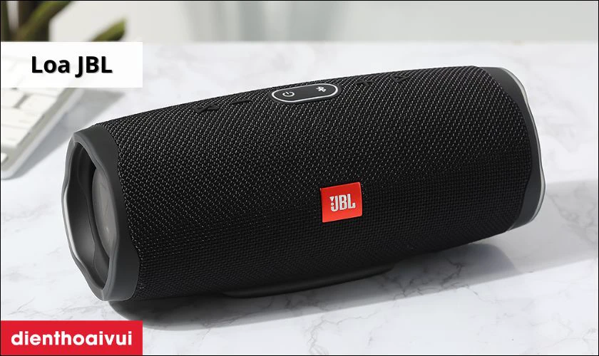 JBL là thương hiệu loa hàng đầu thế giới, nổi tiếng với chất lượng âm thanh mạnh mẽ