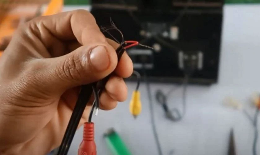 Kiểm tra và thay thế linh kiện khi cần thiết