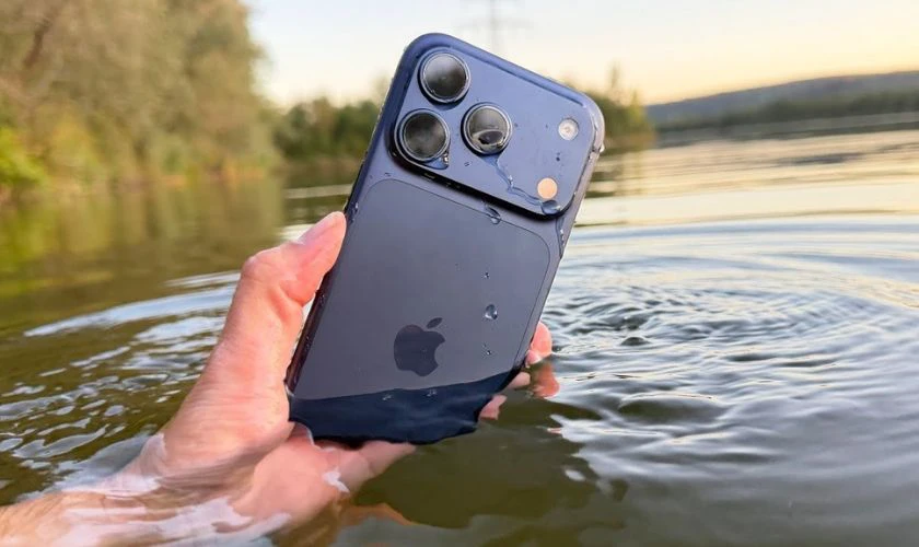 Loa iPhone 17 Pro Max bị rè do bị vô nước