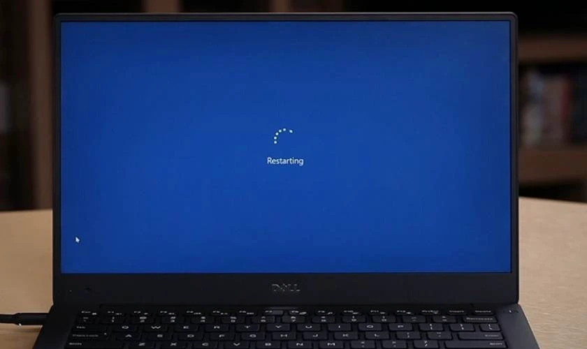 Khởi động lại laptop để khắc phục loa kêu bụp bụp