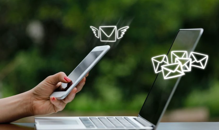 Gửi qua tin nhắn hoặc email