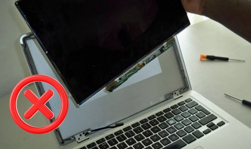 Lưu ý khi gặp lỗi màn hình MacBook Pro 2017