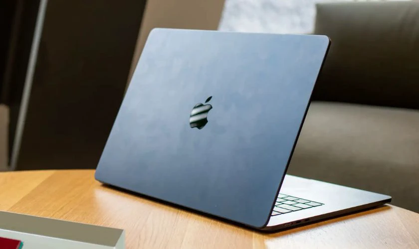 Mua MacBook cho sinh viên là máy cũ được không?