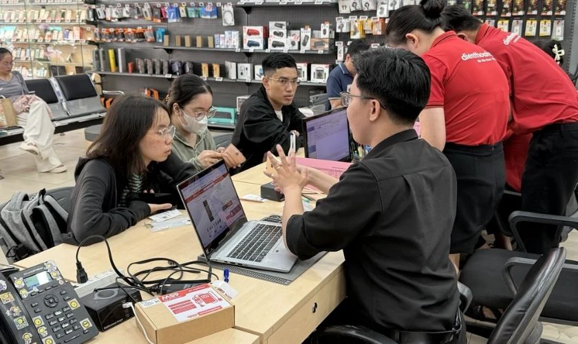 Mang máy đến trung tâm sửa chữa uy tín