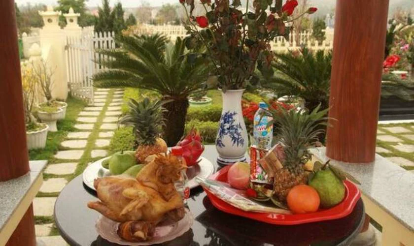 Mâm cúng Tết Thanh Minh ngoài mộ