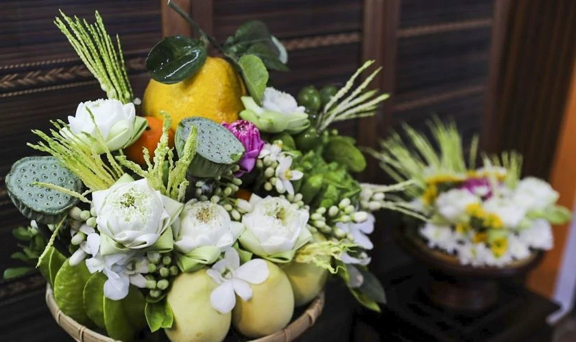Cách trang trí mâm ngũ quả Trung thu với hoa cải