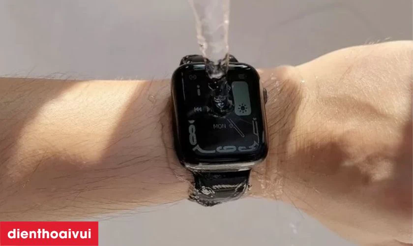 Apple Watch Series 4 bị vô nước hoặc tiếp xúc độ ẩm cao