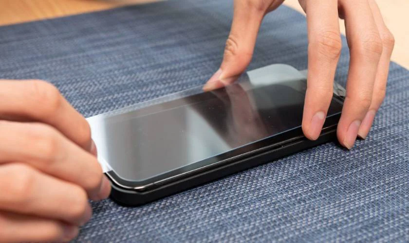 Dán cường lực quá dày hoặc không tương thích