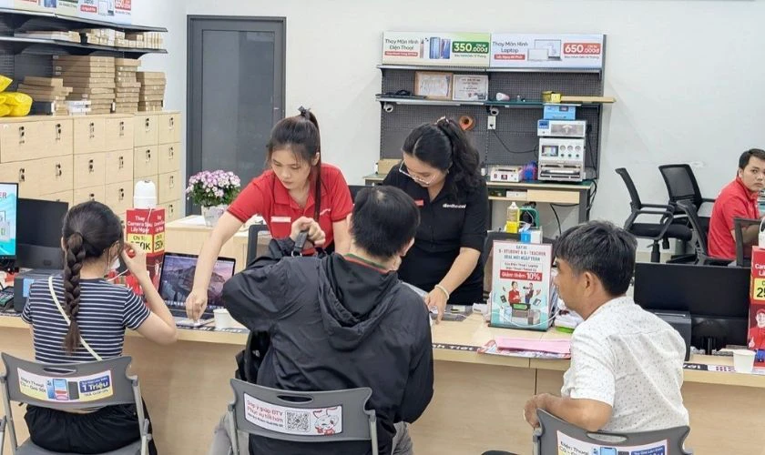 Địa chỉ thay màn hình iPhone 14 bị vàng uy tín
