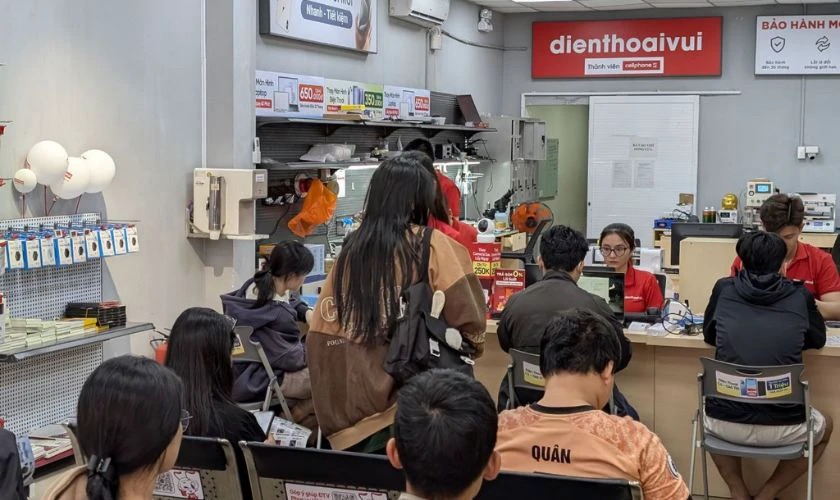 Địa chỉ kiểm tra và sửa lỗi màn hình iPhone 15 bị vàng