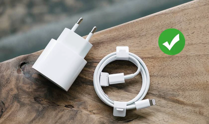 Đảm bảo pin và sạc đúng chuẩn